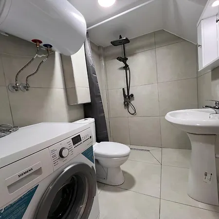 Me Qera Golem (Tirana)