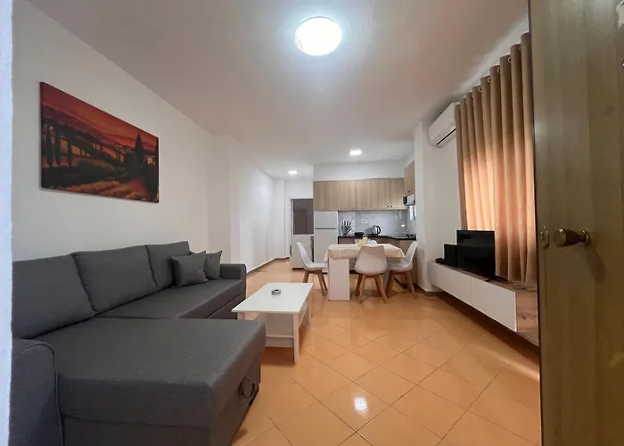 Me Qera * Golem (Tirana)