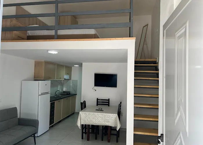 Me Qera * Golem (Tirana)